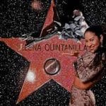 strella de Selena Quintanilla en el Paseo de la Fama junto a una imagen de ella mostrando su estrella, un importante lugar de interés en su legado