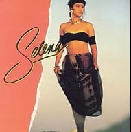 Portada del álbum Selena de 1989 con la cantante vestida de forma estilizada frente a un fondo artístico